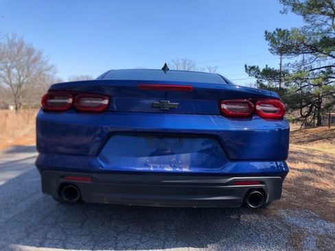 Used 2021 Chevrolet Camaro LT w/ Technology Package image 5