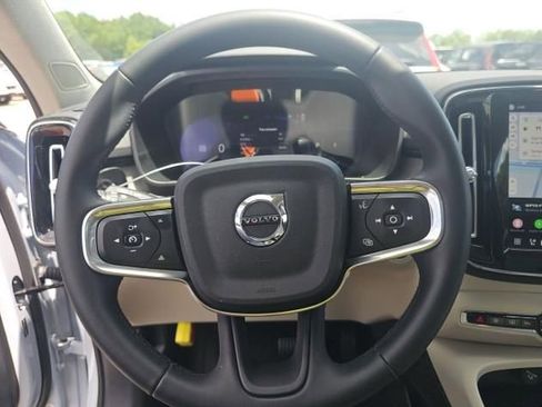 Used 2026 Volvo XC40 B5 Plus AWD/4WD image 8