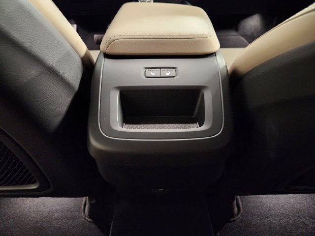 Certified 2026 Volvo XC60 B5 Plus AWD/4WD image 31