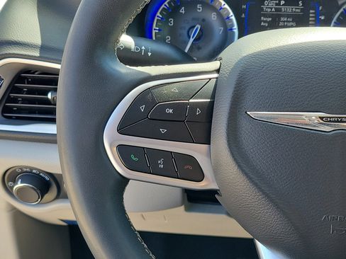 Used 2022 Chrysler Voyager LX image 23