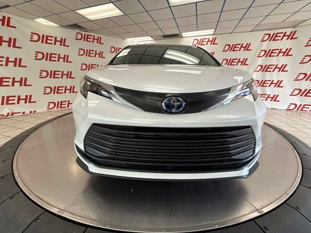 Used 2025 Toyota Sienna XLE w/ XLE Plus Package FWD image 43