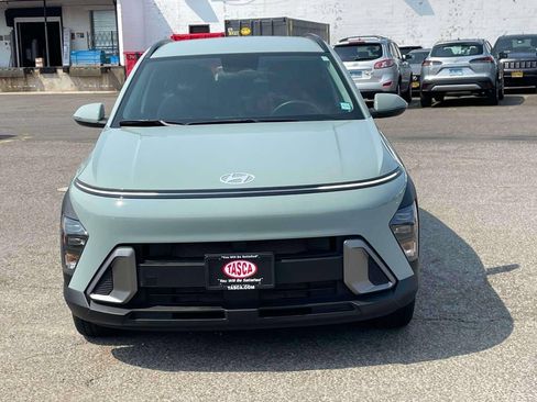 Used 2024 Hyundai Kona SEL AWD/4WD image 2