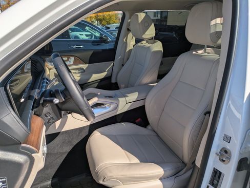 Used 2024 Mercedes-Benz GLS 450 4MATIC image 29