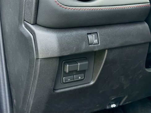 Used 2026 Chevrolet Colorado Z71 w/ Technology Package AWD/4WD image 11