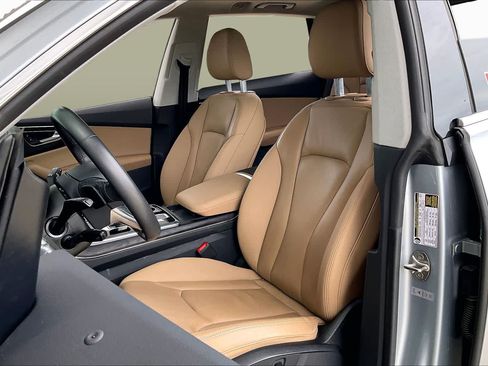 Used 2023 Audi Q8 Premium w/ Convenience Package AWD/4WD image 8