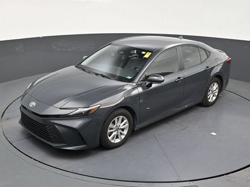 Used 2025 Toyota Camry LE FWD image 11