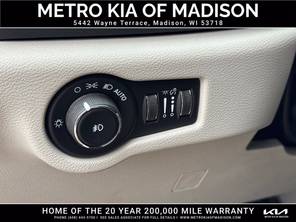 Used 2019 Chrysler Pacifica Touring-L Plus FWD image 13
