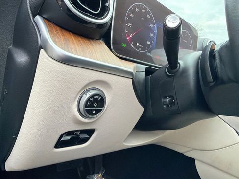 Used 2023 Mercedes-Benz C 300 4MATIC Sedan image 32