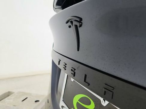 Used 2022 Tesla Model X image 17