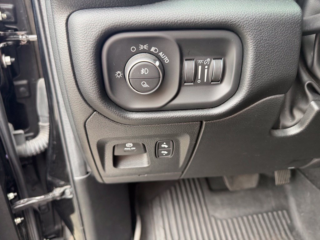 Used 2022 RAM 1500 Laramie AWD/4WD image 16