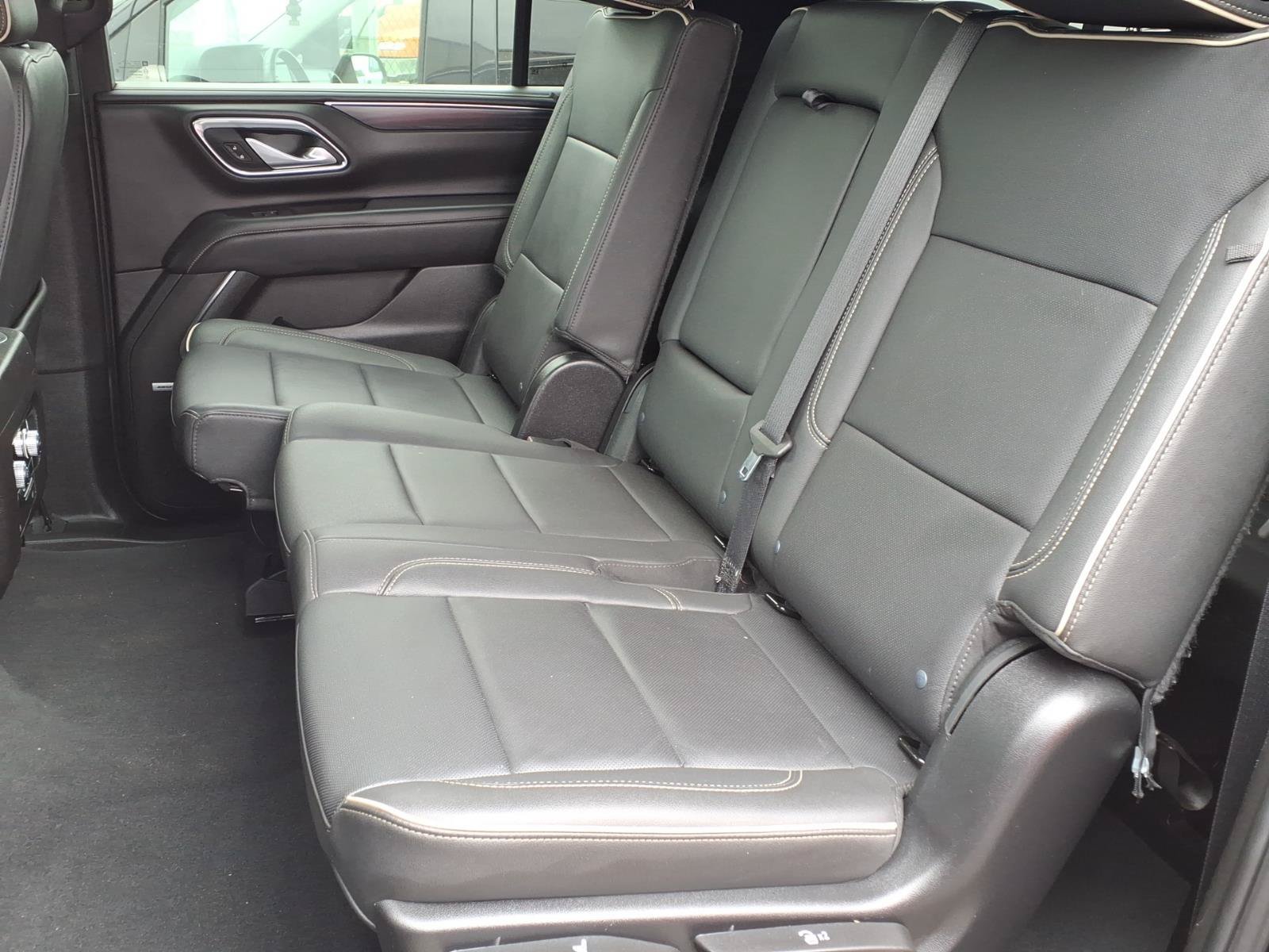 Used 2024 GMC Yukon XL SLT AWD/4WD image 13