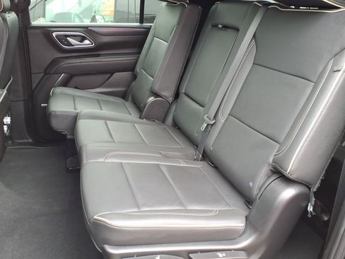 Used 2024 GMC Yukon XL SLT AWD/4WD image 13