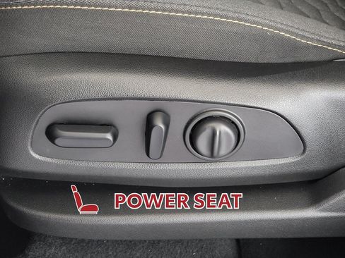Used 2021 Chevrolet Equinox LT FWD image 16