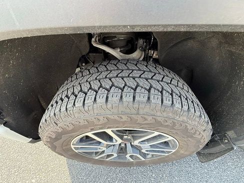 Used 2025 GMC Sierra 1500 AT4 w/ Technology Package AWD/4WD image 13