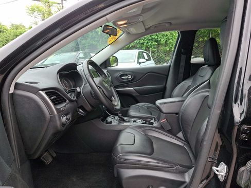 Used 2019 Jeep Cherokee Latitude Plus AWD/4WD image 14