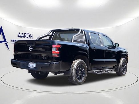 Used 2023 Nissan Frontier SV w/ Midnight Edition Package RWD image 4