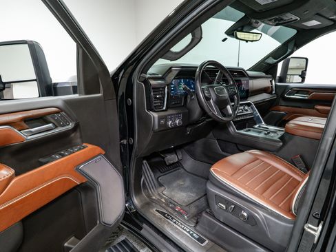 Used 2024 GMC Sierra 2500 Denali Ultimate w/ Snow Plow Prep/Camper Package image 15