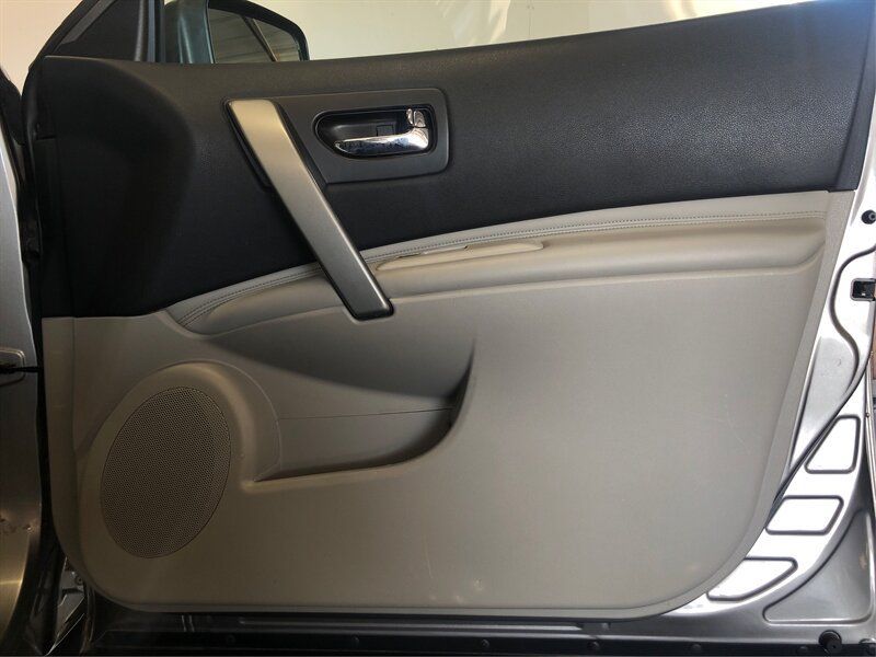 Used 2009 Nissan Rogue SL w/ Premium Pkg AWD/4WD image 18