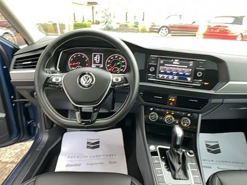 Used 2021 Volkswagen Jetta SE w/ SE Cold Weather Package FWD image 7