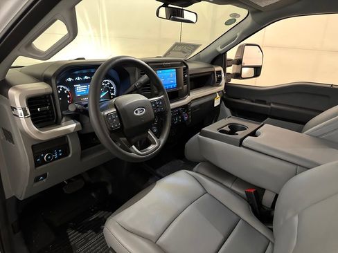 New 2026 Ford F250 XL w/ XL Chrome Package image 35