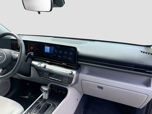 Used 2025 Hyundai Kona SEL image 32