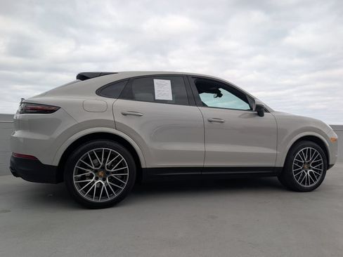 Certified 2023 Porsche Cayenne Coupe AWD/4WD image 24