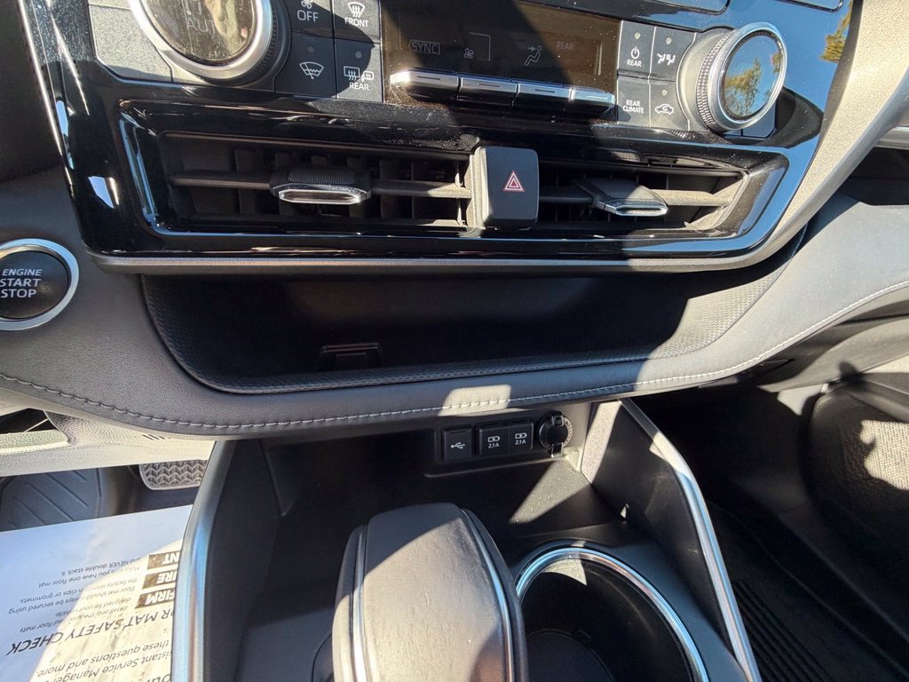 Used 2021 Toyota Highlander LE AWD/4WD image 23