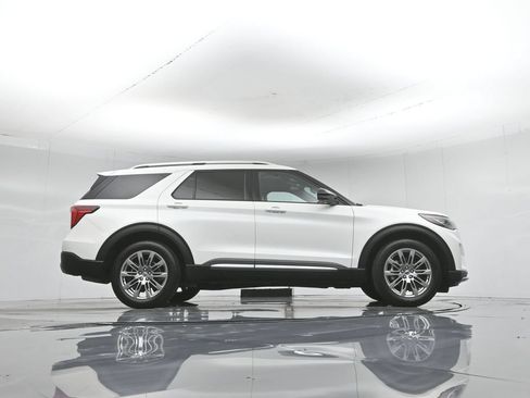 Certified 2025 Ford Explorer Platinum RWD image 53