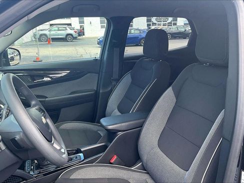 Used 2025 Chevrolet TrailBlazer LT AWD/4WD image 23