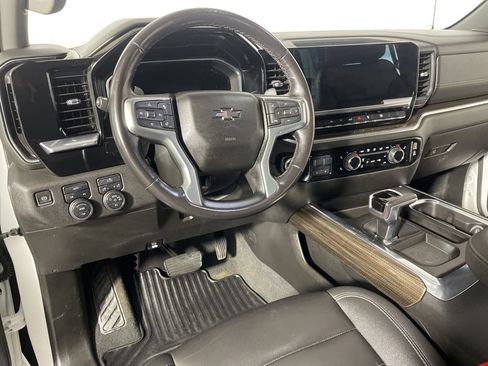 Used 2022 Chevrolet Silverado 1500 RST w/ Convenience Package II AWD/4WD image 9