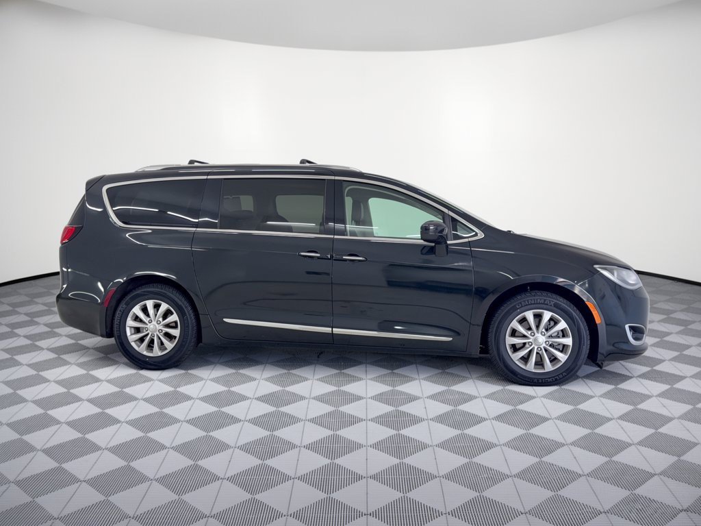 Used 2019 Chrysler Pacifica Touring-L FWD image 8