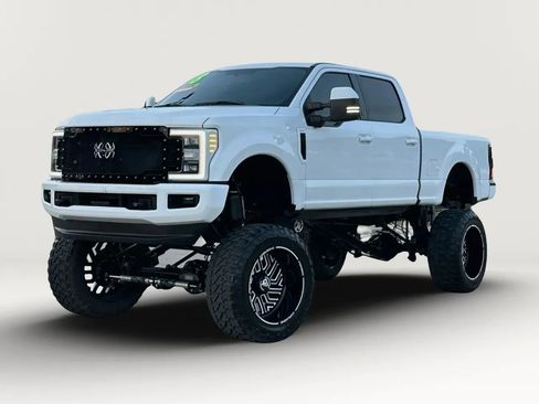 Used 2018 Ford F250 XLT w/ XLT Premium Package image 13