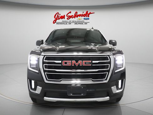 Used 2023 GMC Yukon XL SLT w/ SLT Premium Package AWD/4WD image 3
