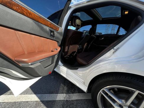 Used 2014 Mercedes-Benz E 550 4MATIC Sedan image 16