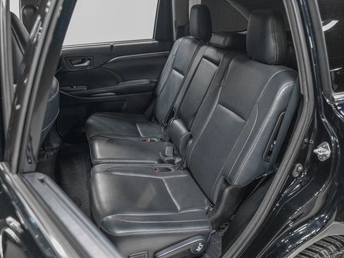 Used 2018 Toyota Highlander Limited image 28