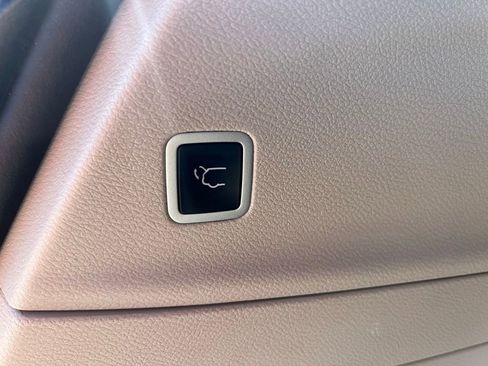Used 2023 Chrysler Pacifica Touring-L FWD image 18