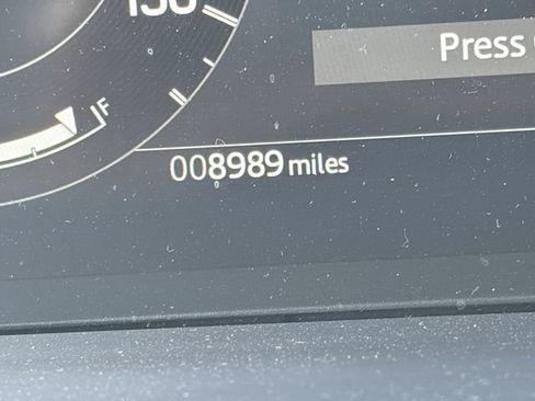 Used 2025 Land Rover Discovery Dynamic SE image 12