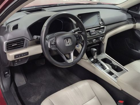 Used 2018 Honda Accord Touring image 10