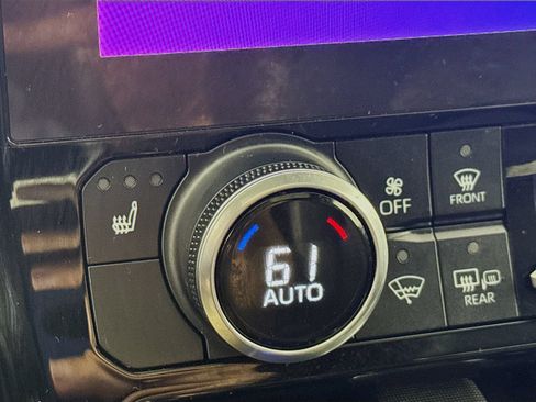 Used 2023 Toyota Highlander XSE AWD/4WD image 19