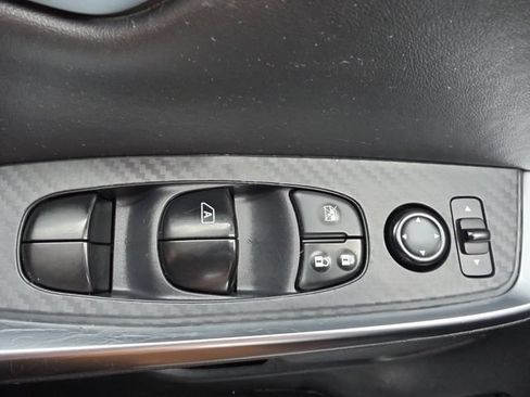 Used 2025 Nissan Sentra SR FWD image 29
