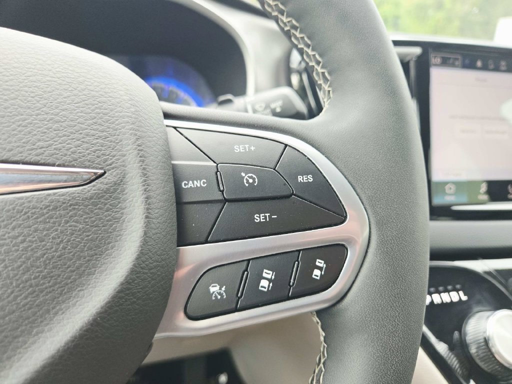 Certified 2024 Chrysler Pacifica Touring-L FWD image 22