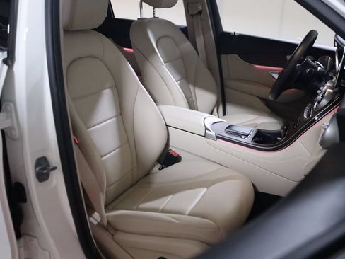 Used 2020 Mercedes-Benz GLC 300 4MATIC image 60