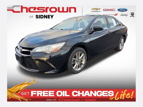 Used 2017 Toyota Camry SE image 1