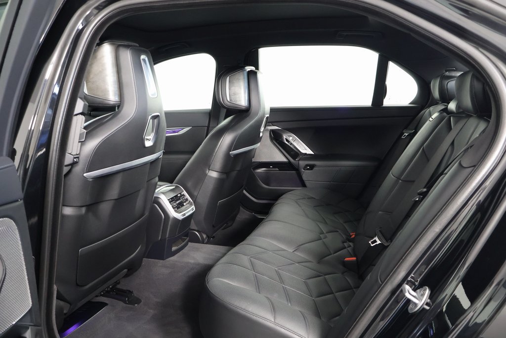 Used 2025 BMW 740i RWD image 11