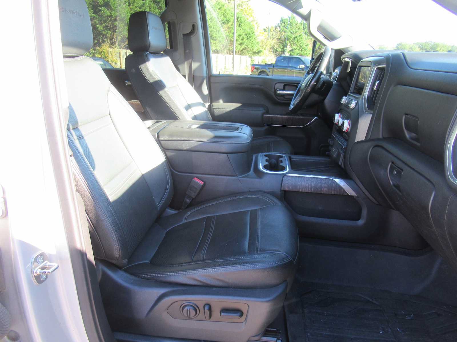 Used 2020 GMC Sierra 2500 Denali w/ Denali Ultimate Package AWD/4WD image 22