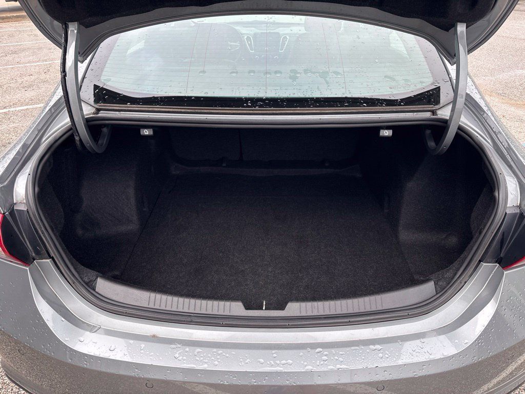 Used 2024 Chevrolet Malibu LT FWD image 11