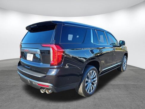 Used 2024 GMC Yukon Denali w/ Denali Reserve Package image 5