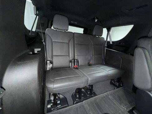 Used 2023 Chevrolet Suburban Z71 w/ Luxury Package AWD/4WD image 17