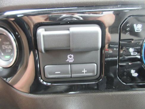 New 2026 GMC Sierra 1500 SLT image 21