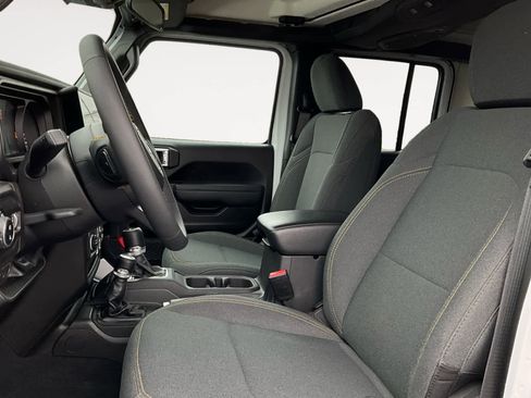 Used 2025 Jeep Gladiator Sport image 10